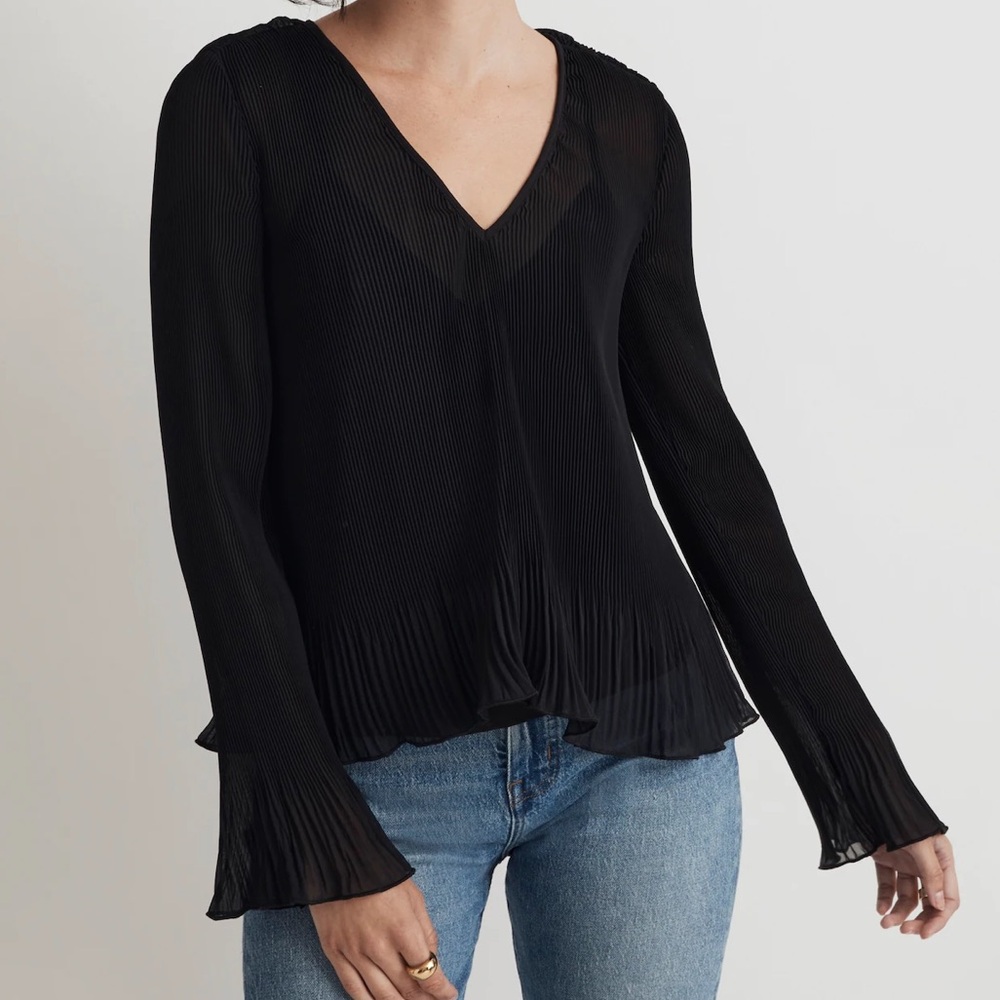 NWT! Pleated Flare-Sleeve Top